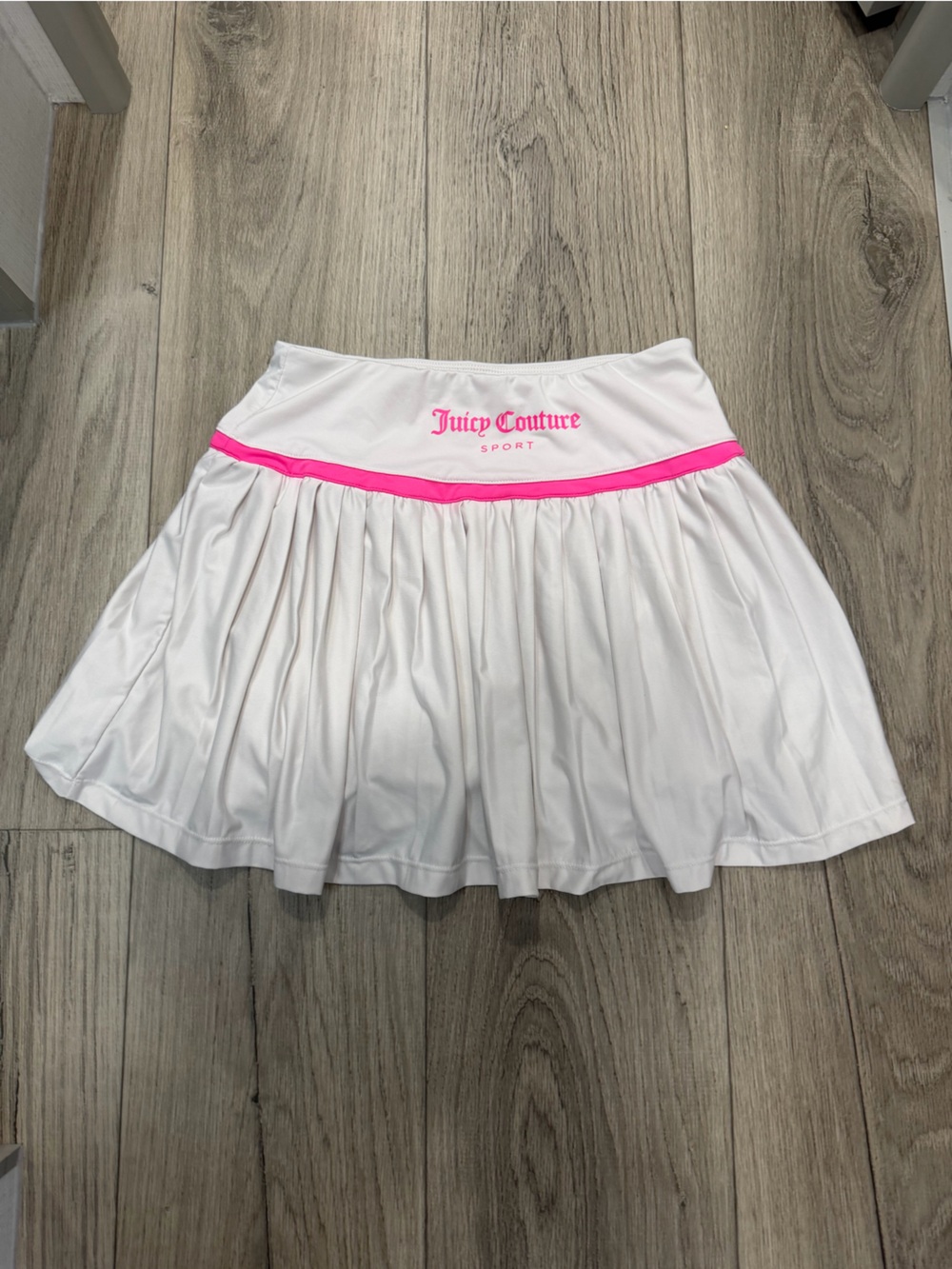 Juicy Couture White Pleated Tennis Skirt with Pink Trim